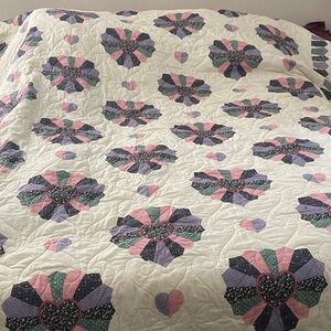 Beautiful heart accents comfortor queen size reversible